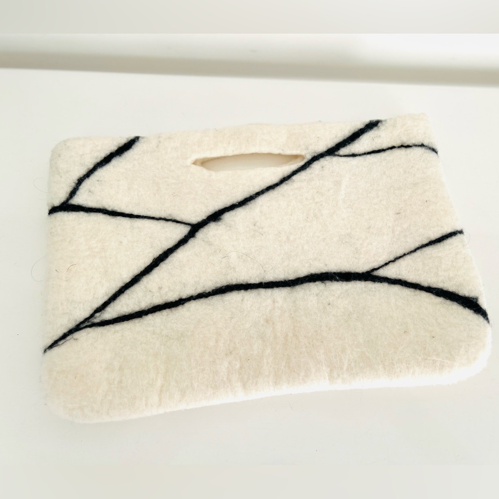Handmade Wool Felt clutch - Picture 3 of 7